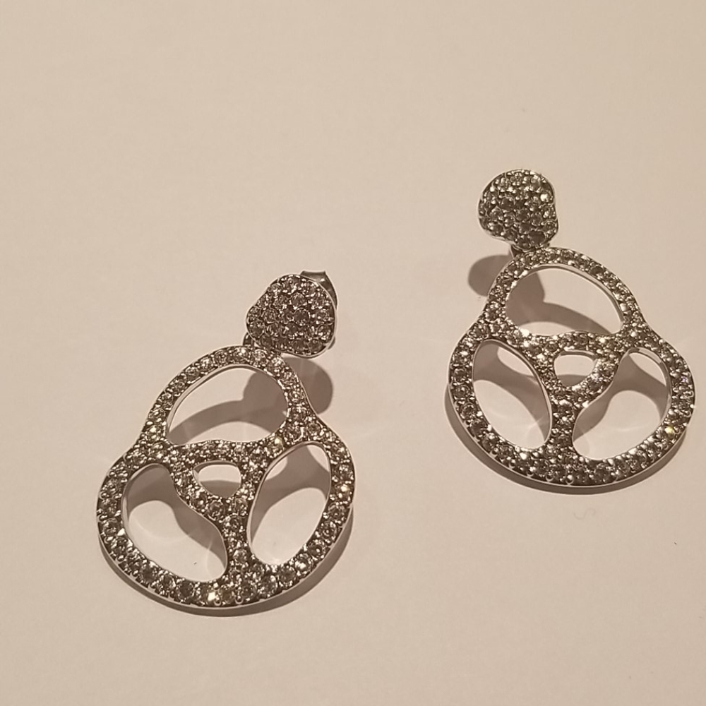 Silver color fashion earrings with clear stones